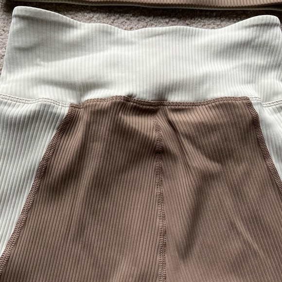 Year of Ours Women's V Waist Ribbed Studio Biker Shorts Caribou Bone Size Small - Picture 9 of 10